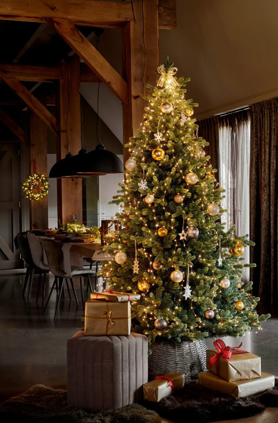 672 LED light garland on silver wire, int./ext., warm white, 7′