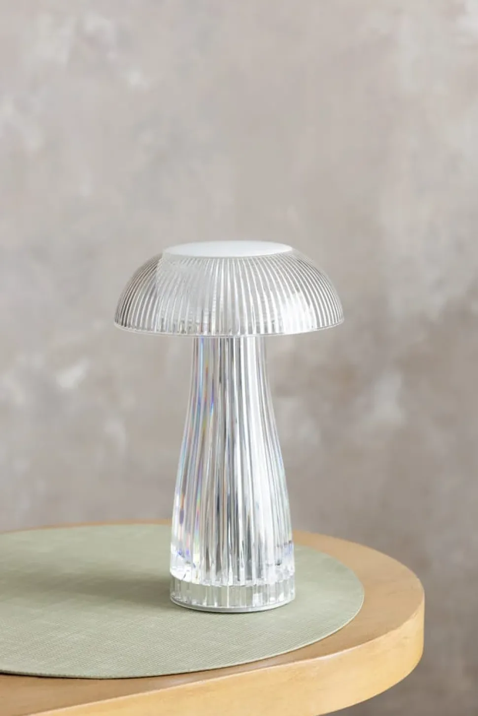 Acrylic cordless LED table lamp, 9"