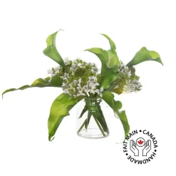 Arrangement de lys verts artificiels en vase