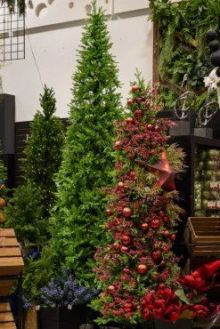 Artificial burgundy boxwood bouquet, 22"