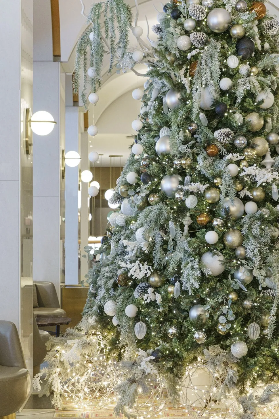 Artificial hanging flocked pine branch, 48"