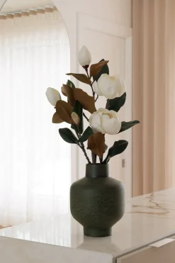 Artificial white magnolia with leaves, 38,5"