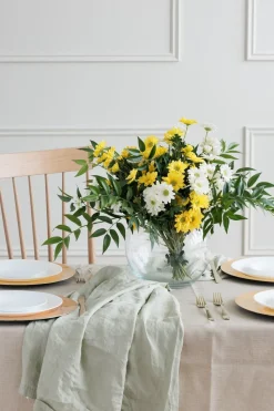 Artificial yellow daisies, 25"