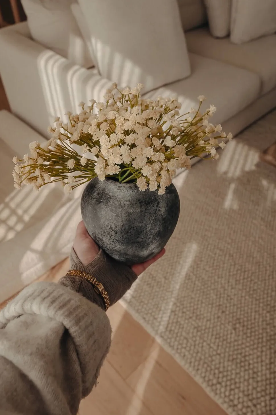 Black terracotta round vase, 4,5 x 5"