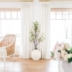 Branche de pêcher en fleurs, 59″