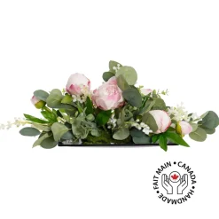 Centre de table de pivoines roses et eucalyptus