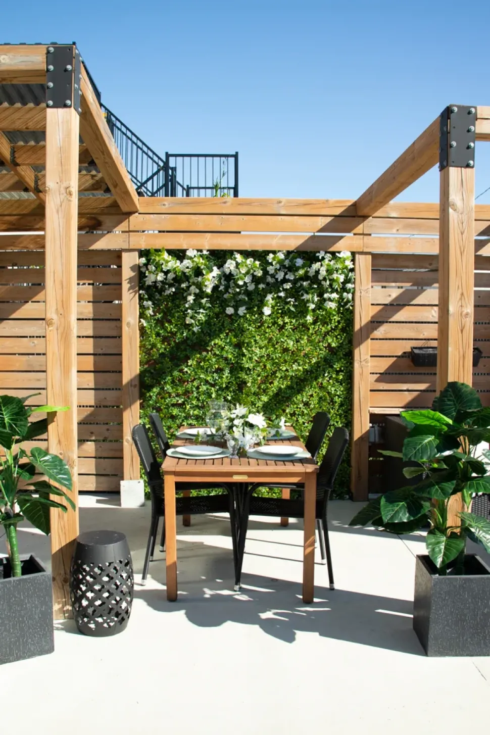 Exterior white hibiscus hanging bush, 35″