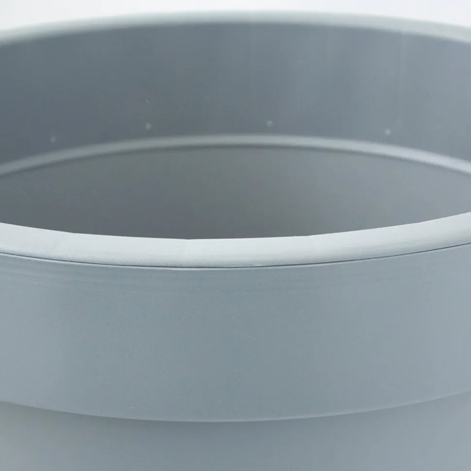 Grand pot extérieur en plastique gris, 19,5 x 19″