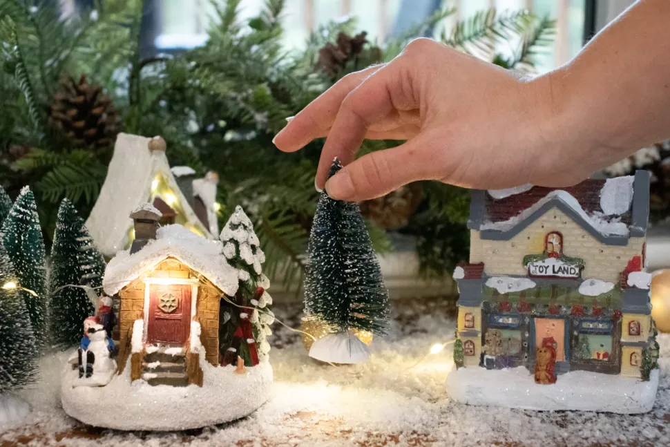 Illuminated LED building for Christmas village, 5 x 4"