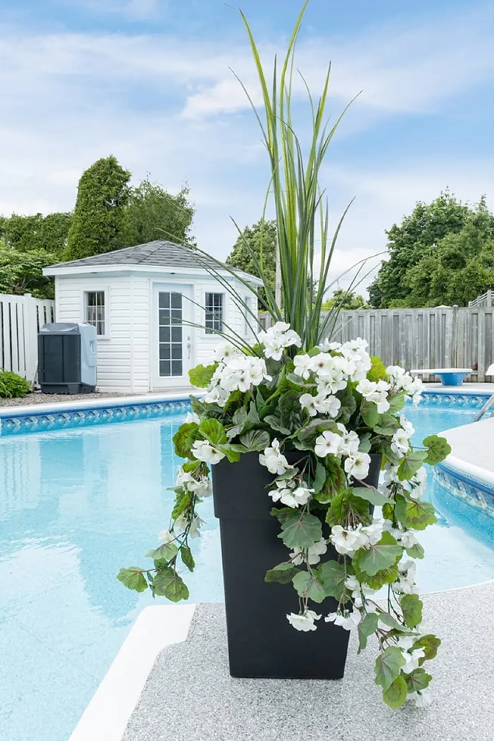 Jardinière extérieure de géranium blanc artificiel, 50″