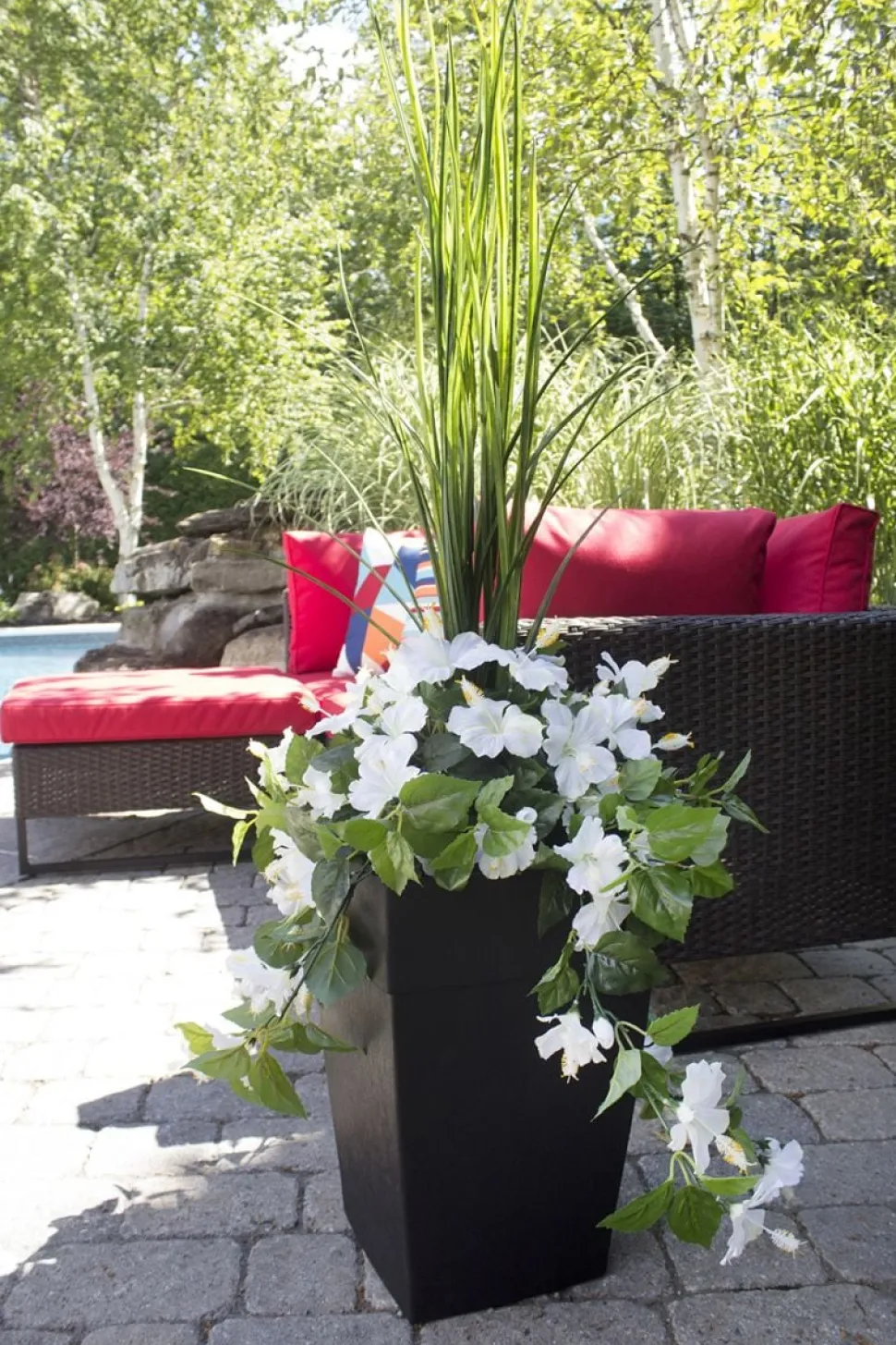 Jardinière extérieure d’hibiscus blanc artificiel, 55″