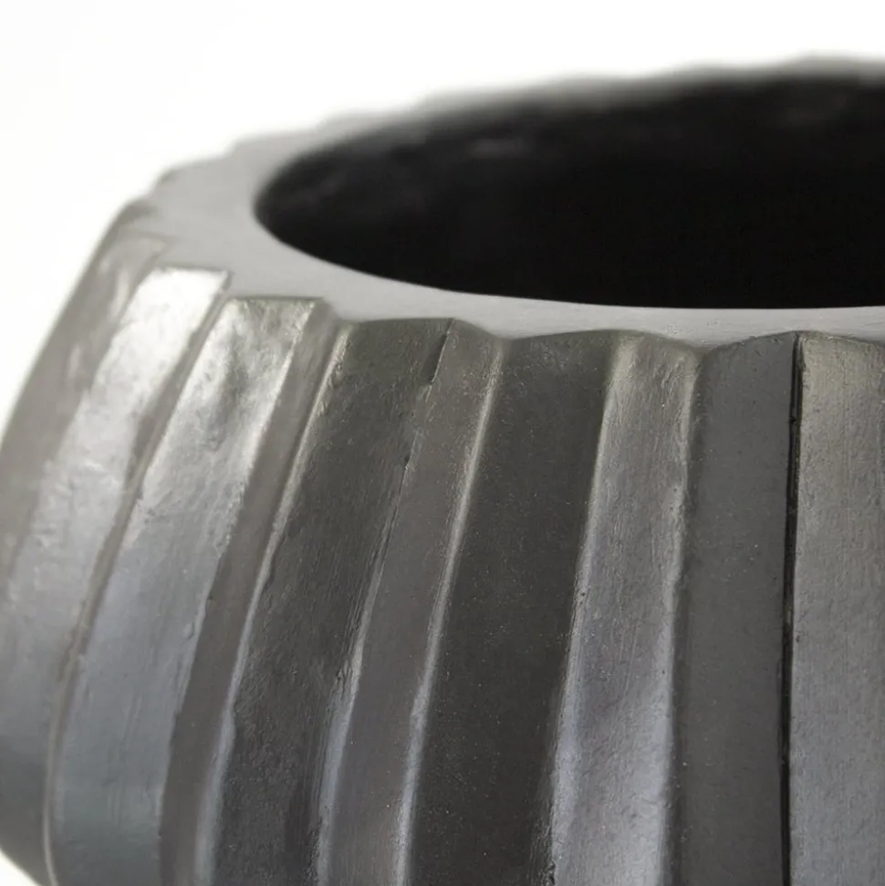 Low black standing planter, 12 x 10"