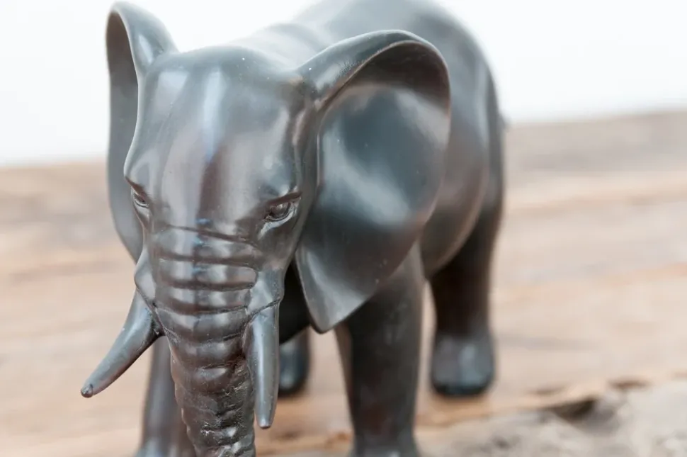 Éléphant en résine, fini bronze 8″