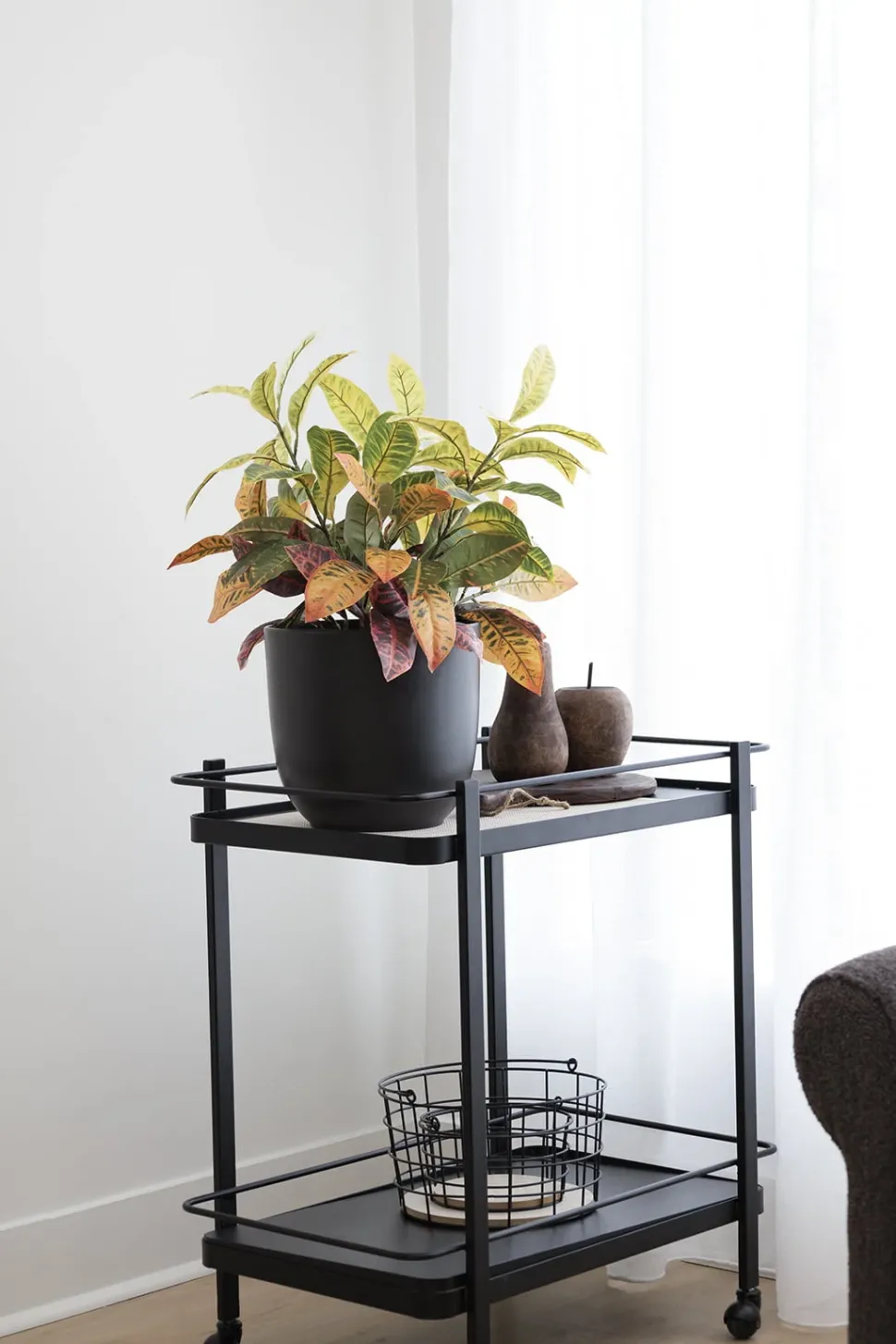 Matte black ceramic plant pot