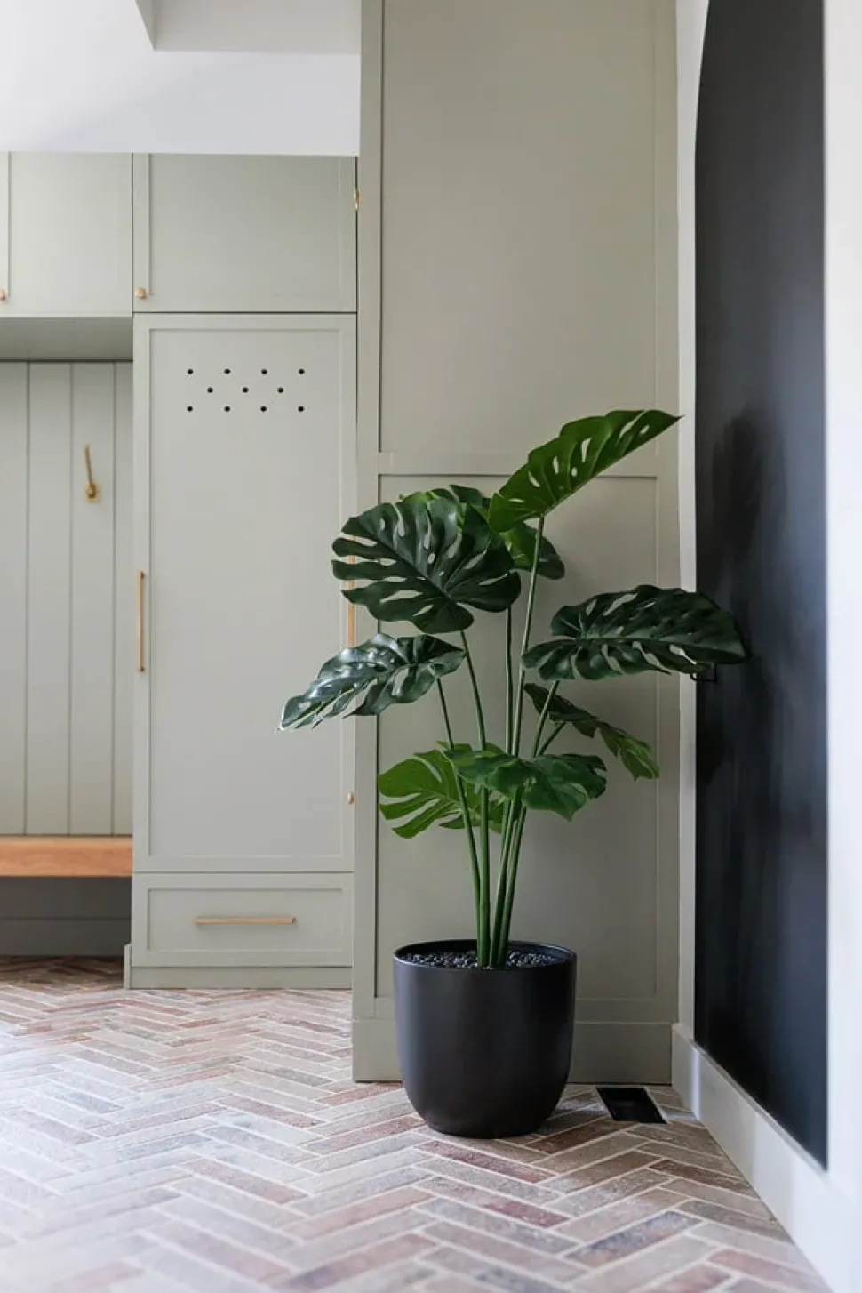 Matte black ceramic plant pot