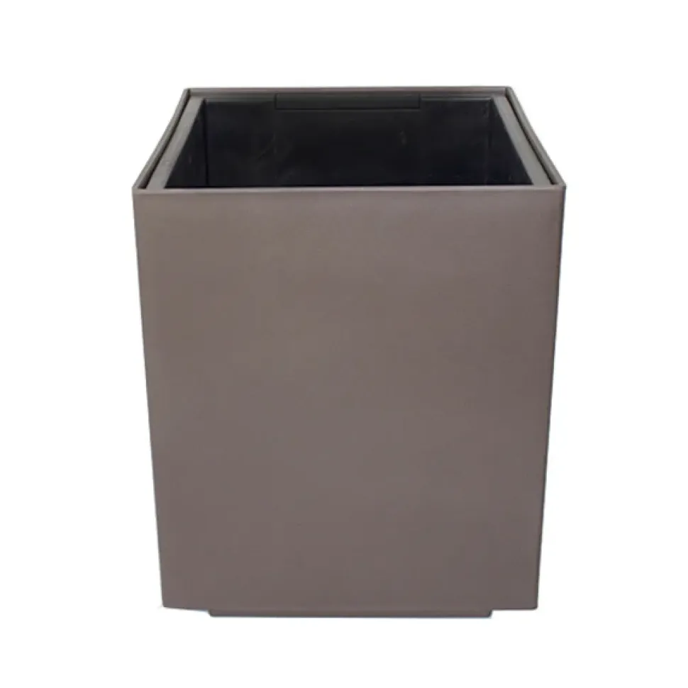 Outdoor brown plastic modern pot, 10,5 x 10,5"