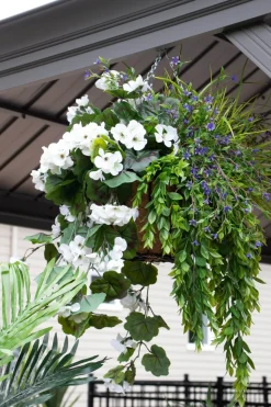 Outdoor hanging flower pot with white geranium, 27 x 20″