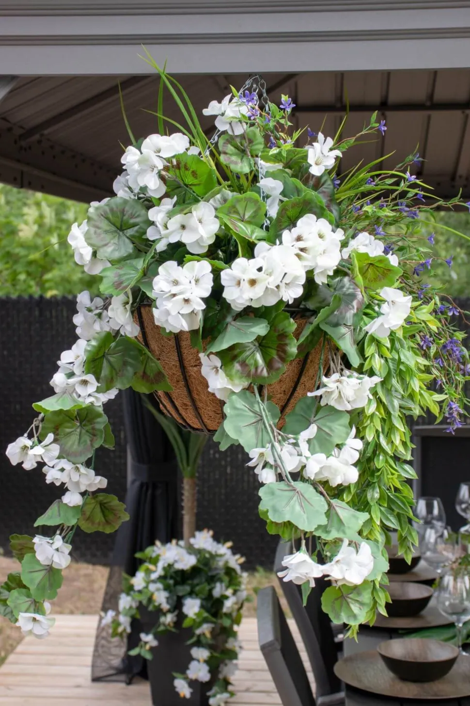Outdoor hanging flower pot with white geranium, 27 x 20″