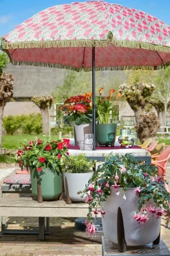 Outdoor white standing planter, 10 x 10