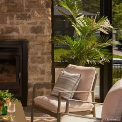 Palmier artificiel extérieur en pot beige fini terrazzo gris, 72″