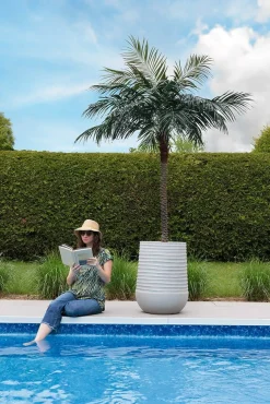 Palmier phoenix artificiel extérieur en pot beige fini terrazzo gris, 96″