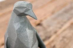 Pingouin en résine noire 10 X 4.5″