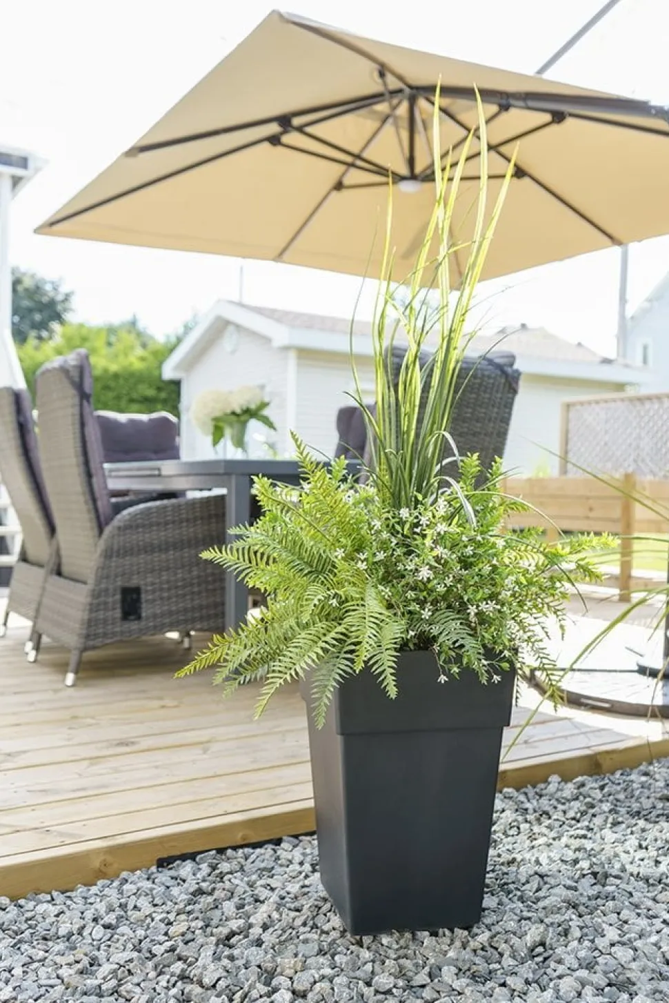 Pot en plastique carré noir