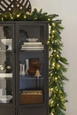 Pre-lit “Belgium deluxe" artificial Christmas garland