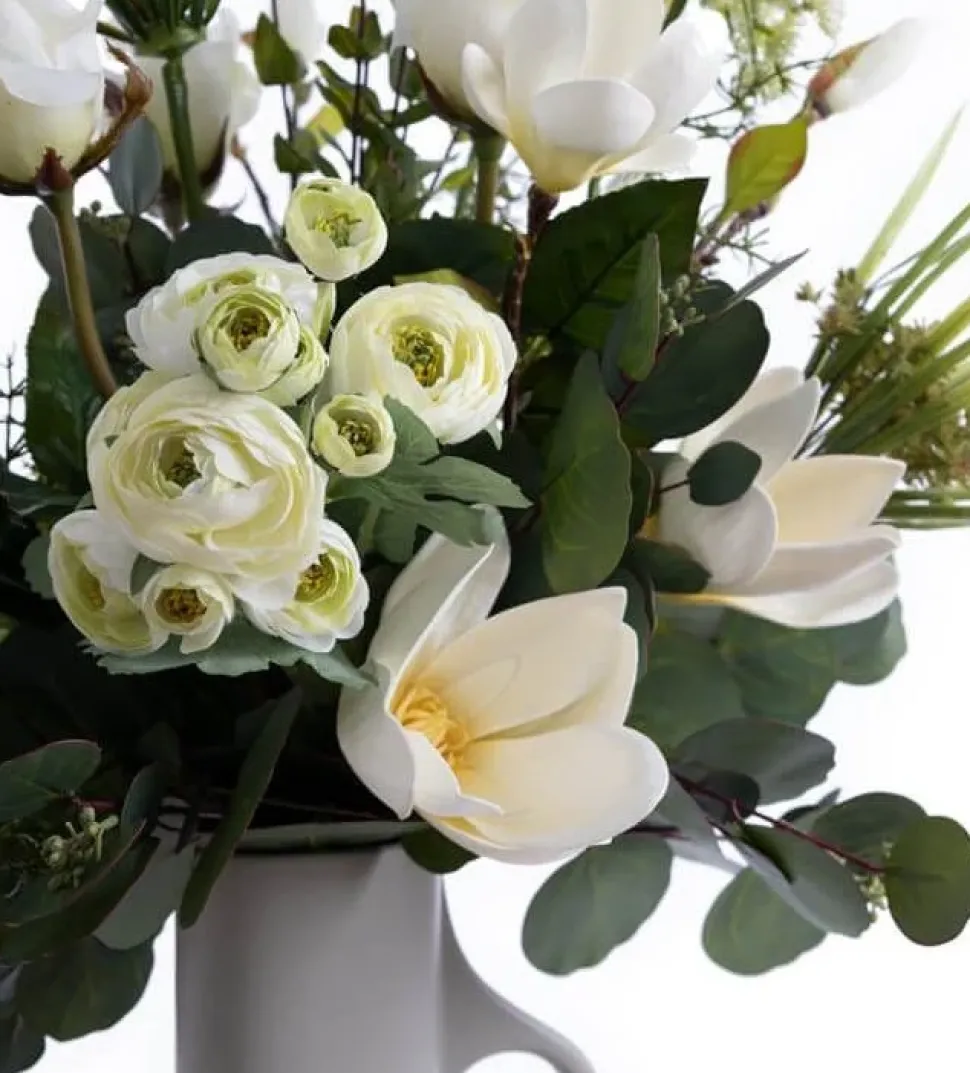 Renonculus and white flower bouquet in a vase