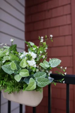 Ribbed plastic railing planter, 7,5 x 11,5