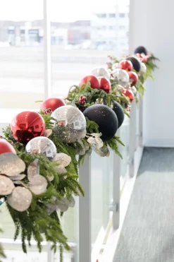 Shiny red Christmas ornaments, 4