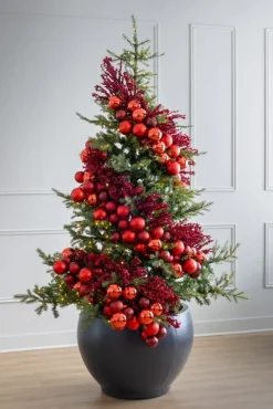 Shiny red Christmas ornaments, 4