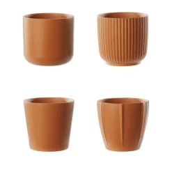 Small plastic flowerpot in terracotta color, 5 x 5"