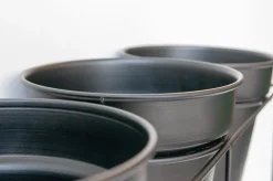 Support à pots de fleurs en métal noir