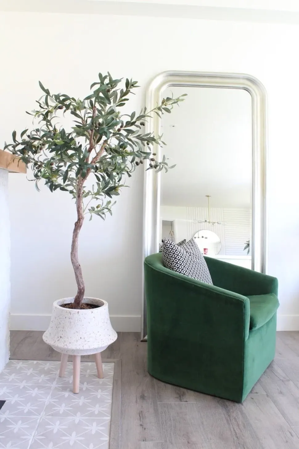 Terrazzo stone finish standing planter, 21 x 16"