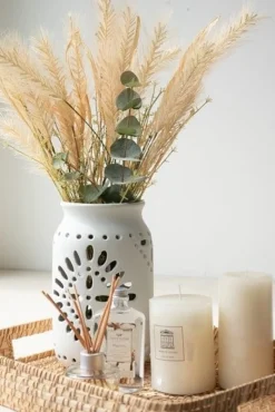 Vase ajouré blanc en céramique, 10 x 6″