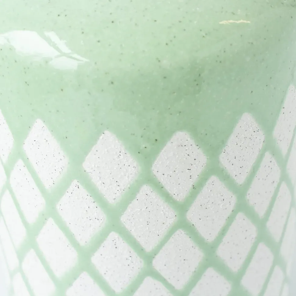 Vase aqua avec motifs géométriques, 12 x 7″