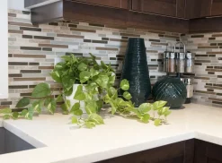 Vase en résine vert foncé, 14,5 x 7″