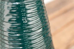 Vase en résine vert foncé, 14,5 x 7″