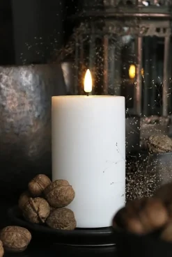 White wax LED candle, 8 x 4